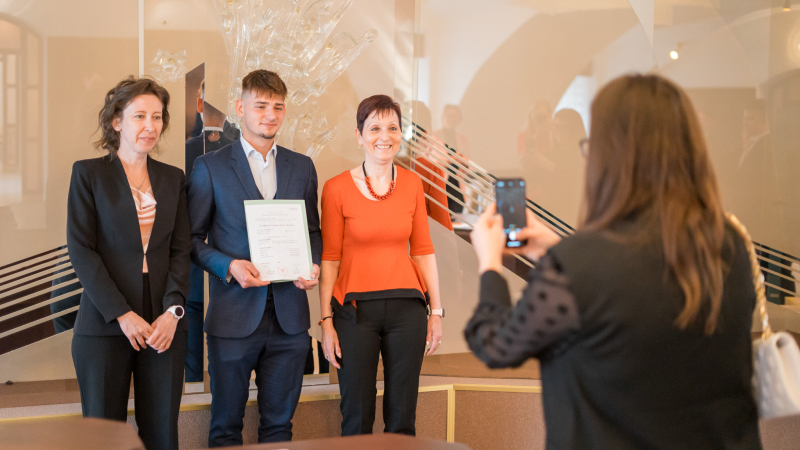 KLUCI MAJÍ ZA SEBOU MATURITU I CEREMONII foto